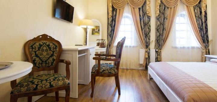 Hotel Fortetsya Hetmana Hatne Bagian luar foto