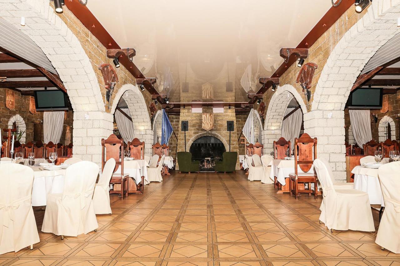 Hotel Fortetsya Hetmana Hatne Bagian luar foto
