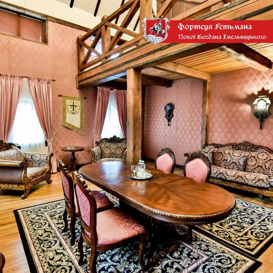 Hotel Fortetsya Hetmana Hatne Bagian luar foto