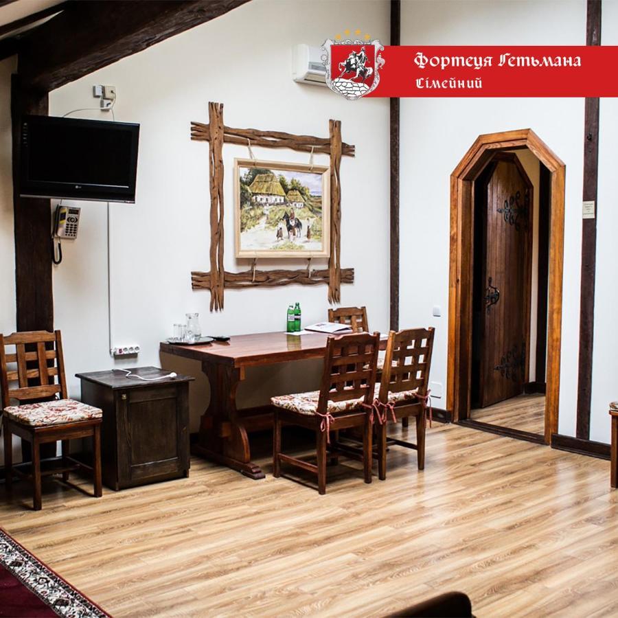 Hotel Fortetsya Hetmana Hatne Bagian luar foto