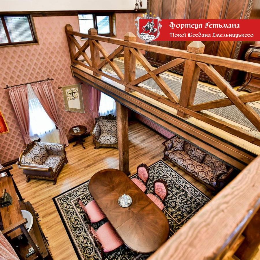 Hotel Fortetsya Hetmana Hatne Bagian luar foto
