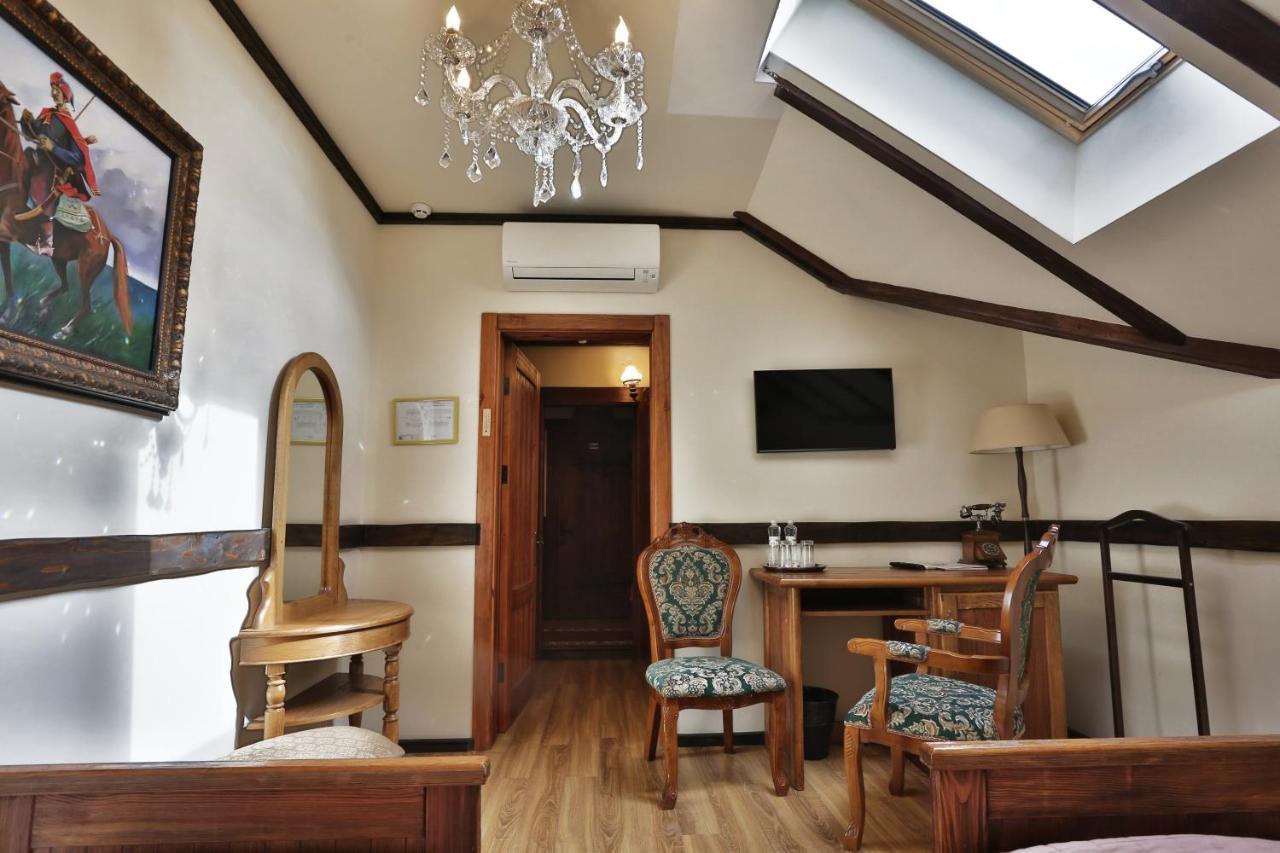 Hotel Fortetsya Hetmana Hatne Bagian luar foto