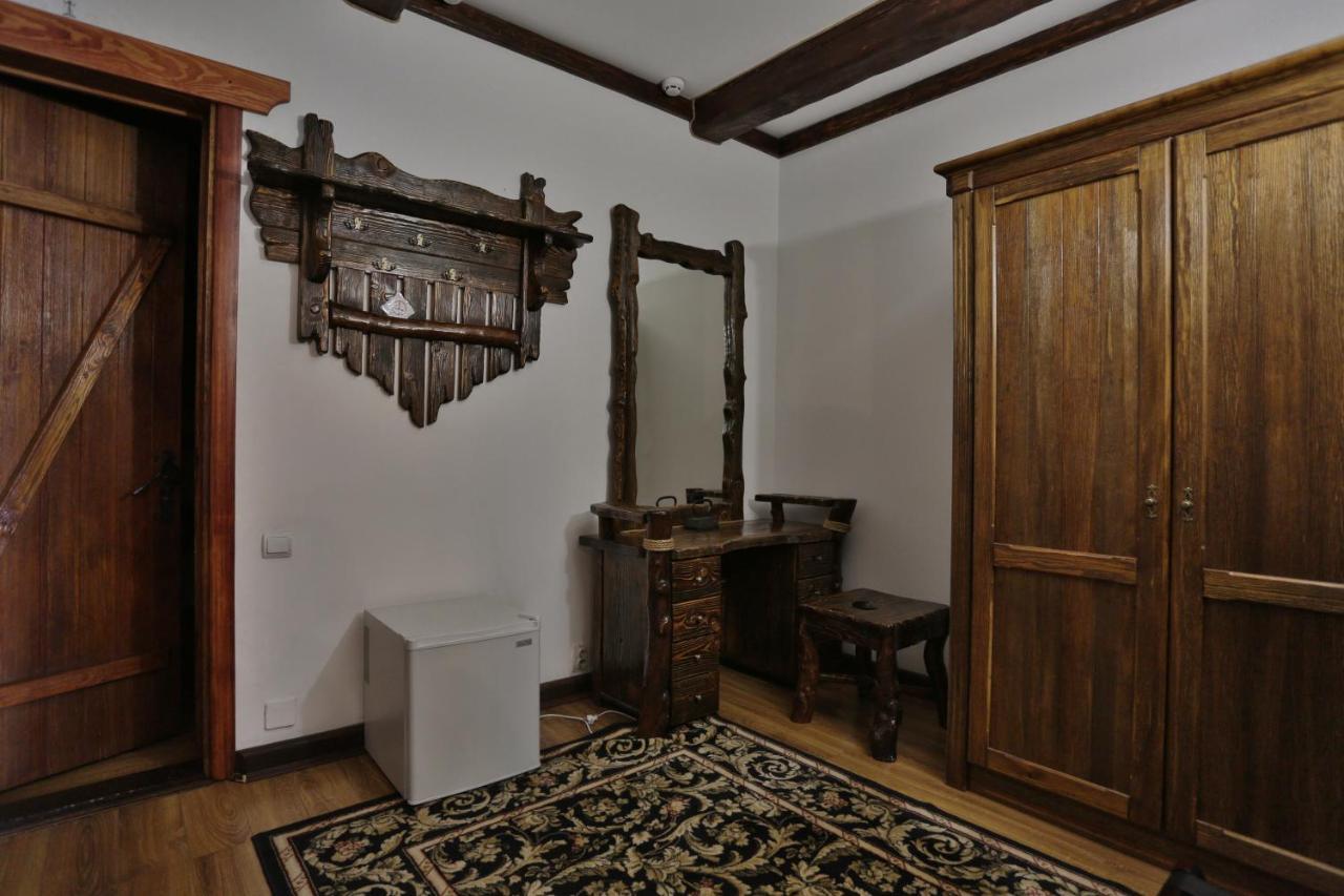 Hotel Fortetsya Hetmana Hatne Bagian luar foto