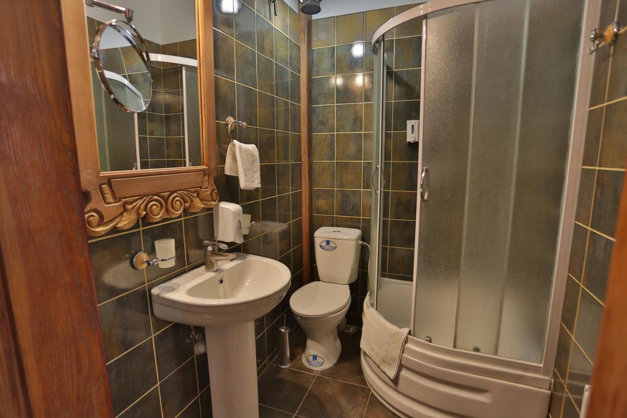 Hotel Fortetsya Hetmana Hatne Bagian luar foto