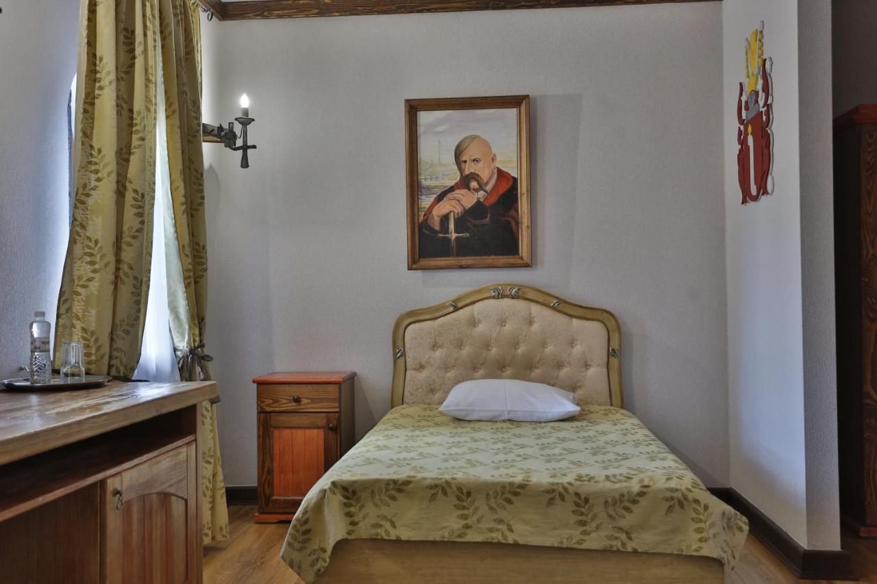 Hotel Fortetsya Hetmana Hatne Bagian luar foto