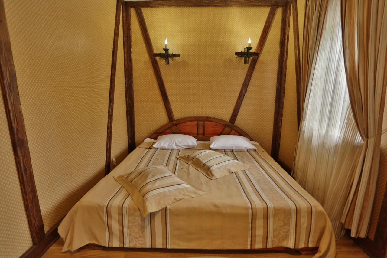 Hotel Fortetsya Hetmana Hatne Bagian luar foto