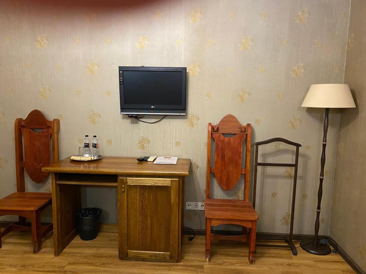 Hotel Fortetsya Hetmana Hatne Bagian luar foto